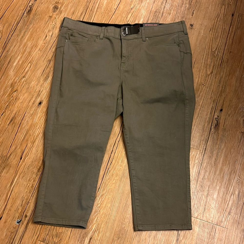 Torrid Women’s Bottoms Olive Size 22 NWT
